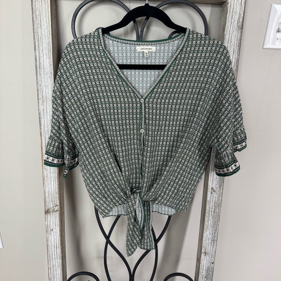 Max Studio Tops - Max Studio Green Patterned 100% Rayon Women's Tie Front Top Size Small